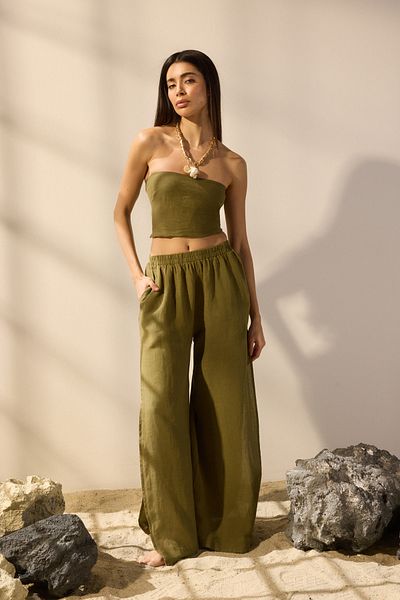 Trendyol Collection Khakifarbene Strandhose aus 100 % Leinen mit Schlitz TBESS25PL00004