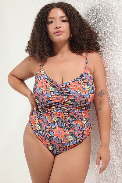 Trendyol Curve Orangefarbener Badeanzug mit tiefem V-Rücken und Ausschnitt, detailliertem Blumenmuster, Übergröße TBBSS25AM00015