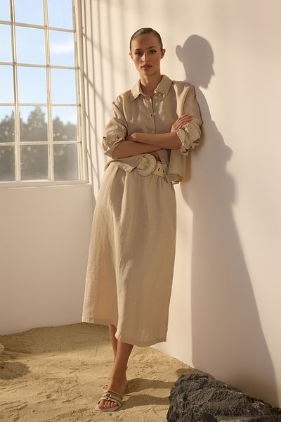 Trendyol Collection Beigefarbener Midirock aus 100 % Leinen mit elastischem Bund TWOSS24ET00153