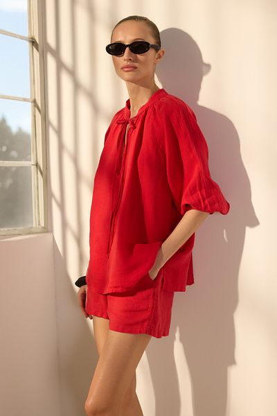 Trendyol Collection Червена 100% ленена риза с мандарин яка TWOSS25GO00134