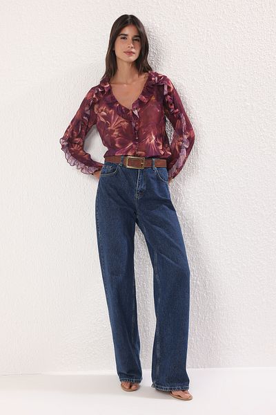 Trendyol Collection Pflaumenfarbenes, transparentes, gewebtes Chiffon-Hemd mit Blumenrüschen TWOSS25GO00063