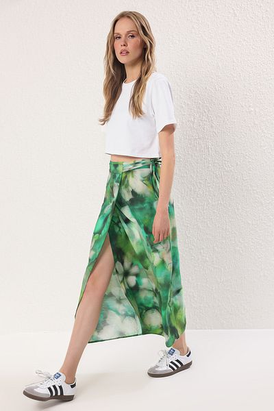 Trendyol Collection Grüner Batik gemusterter Schlitz-Cruiser-Rock TWOSS25ET00176