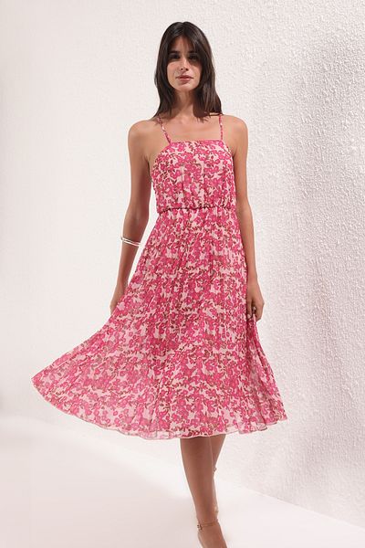 Trendyol Collection Ροζ φλοράλ φούστα με πλισέ σιφόν Flight Flight υφαντό μίντι φόρεμα TWOSS25EL00581