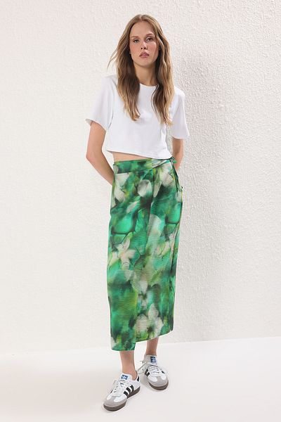 Trendyol Collection Grüner Batik gemusterter Schlitz-Cruiser-Rock TWOSS25ET00176