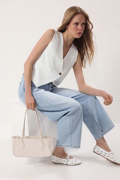 TRENDYOL SHOES Béžová texturovaná dámská kabelka do ruky a přes rameno TAKSS25OC00005