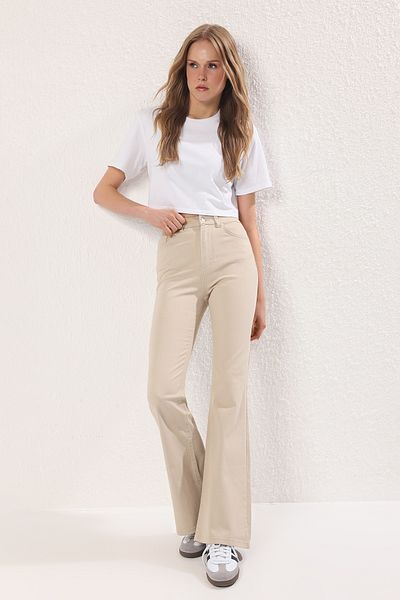 Trendyol Collection Бежови клоширани дънки с висока талия TWOSS25JE00281