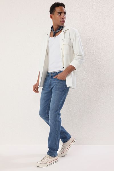 Trendyol Collection Blaue normale Jeans TMNAW23JE00036