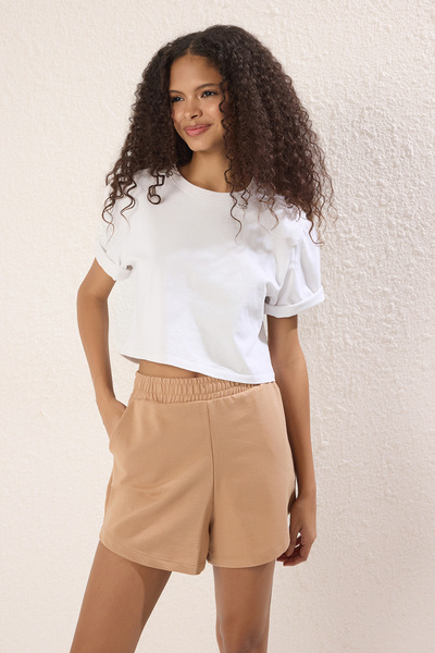 Trendyol Collection Nerzfarbene, kurze, dehnbare Strickshorts mit normaler/no...