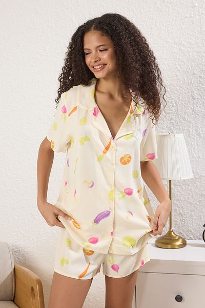 Trendyol Collection Ecru bedrucktes gewebtes Shally-Pyjama-Set mit Shorts THMSS25PT00271