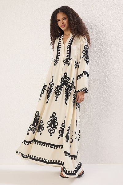 Trendyol Modest Ecru ungefüttertes gewebtes Shally Hijab-Kleid TCTSS24EB00221