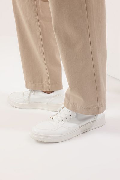 TRENDYOL SHOES Bílé šněrovací pánské tenisky TAKSS25SN00059