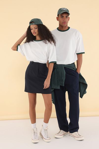 Trendyol Collection Grünes Unisex-Oversize-T-Shirt – gestreifte Ärmel, 100 % Baumwolle, TMNSS25TS00099
