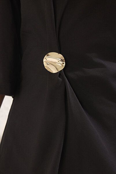 Trendyol Collection Μαύρο 100% βαμβακερό αξεσουάρ Λεπτομερής πλισέ μανίκι τριών τετάρτων πλεκτή μπλούζα TWOSS25BZ00531