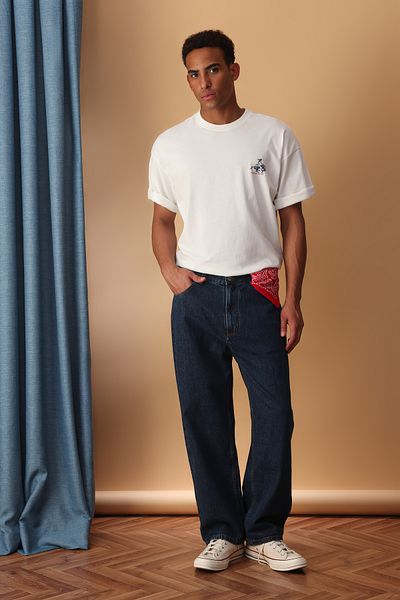 Trendyol Collection Ecru Modern Heritage Oversize/Weit geschnittenes T-Shirt aus 100 % Baumwolle mit Rückendruck TMNSS25TS00125