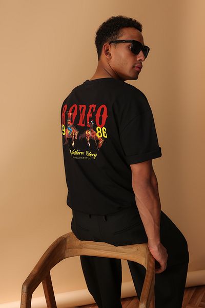 Trendyol Collection Μπλουζάκι Rodeo Printed Black Oversize - TMNSS25TS00135