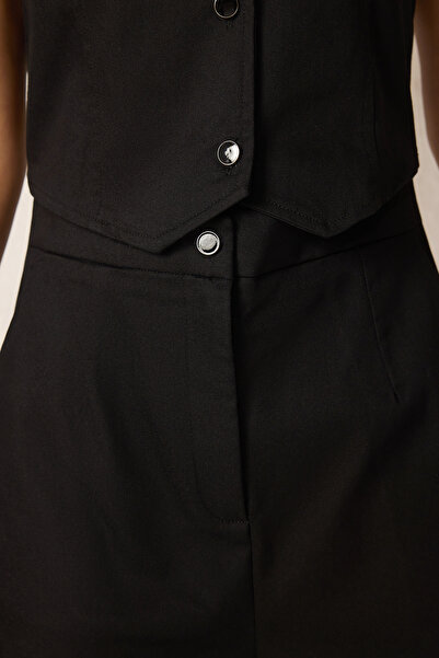 Trendyol Collection Černá vesta s detailním lycrovým mini gabardínovým overalem TWOSS25TU00057