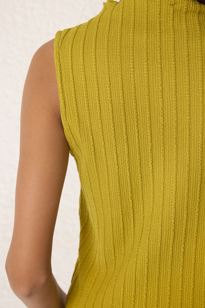 Trendyol Collection Μπλούζα μηδενικού μανίκι με υφή πράσινου λαδιού - Πλεκτή μπλούζα κανονικής εφαρμογής Κωδικός κατασκευαστή TWOSS25BZ00533