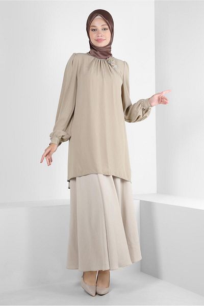 Alvina ASYMMETRIC CUT TUNIC WITH FLOWER ACCESSORY 43610