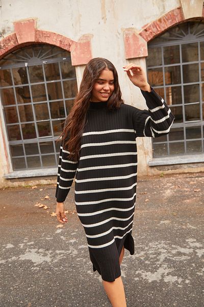 Park Karon Rochie lungă, largi, tricotată, cu fantă laterală, cu guler vertical, cu model în dungi negre