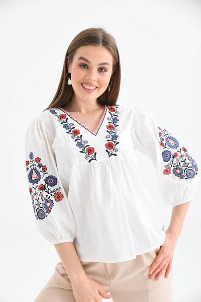 Park Karon Casual μπλούζα με λαιμόκοψη με λεπτομέρεια κεντήματος