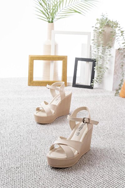 Weynes Γυναικεία Κρέμα 10 εκ. Σφήνα Τακούνι Απλό Σανδάλια Νυχτερίδας WSB3032