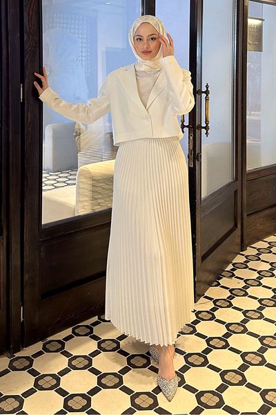 Ovn. Stylish Jacket Suit with Pleated Skirt - Ecru