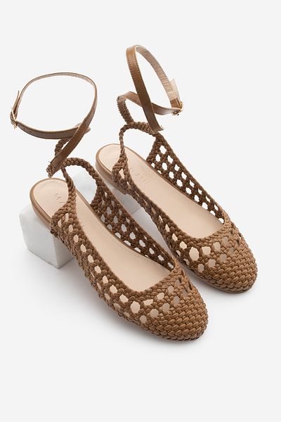 Marjin Damen-Ballerina mit Knöchelriemen und offenem Rücken, handgestrickt, Bedar Camel
