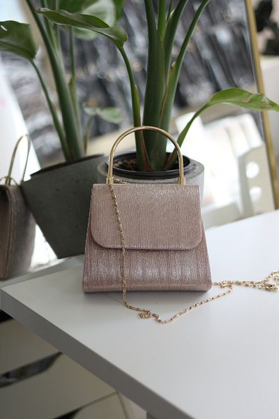 Moom Bag Geantă de umăr de mână pentru rochie de seară cu mâner metalic texturat cu dungi din aur roz