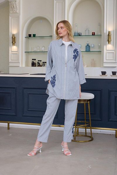 Moodbasic بدلة مخططة بتفاصيل مطرزة-24653