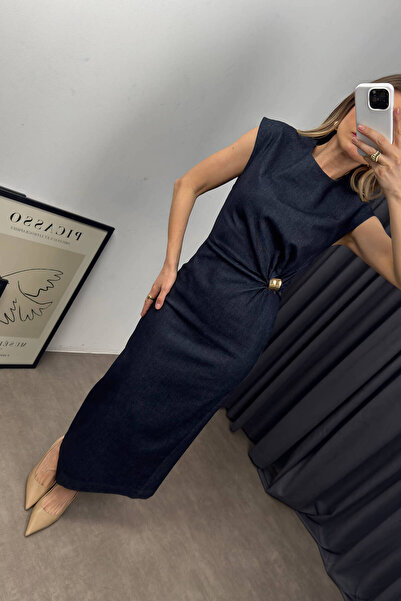 Sue Store Lacivert Broş Detaylı Yırtmaçlı Kalem Denim Elbise