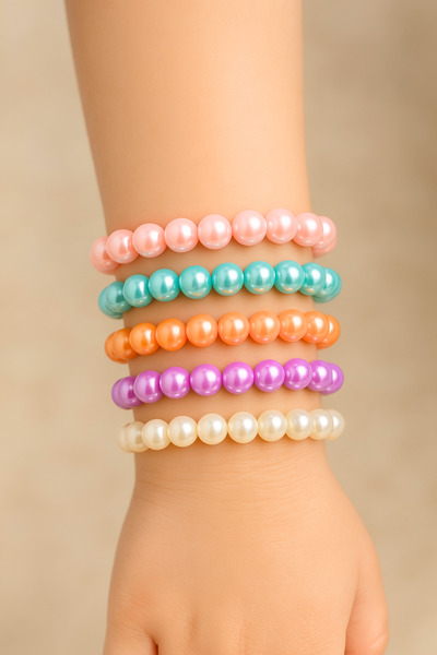 TwinsCollection مجموعة من 5 أساور لؤلؤية ملونة للشباب