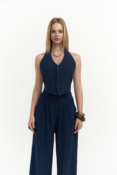 MAI STUDIOS CO. Pailey Back Low-Cut sötétkék mellény nadrág szett