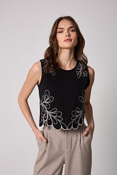 AMİDA Bluză de damă cu broderie neagră, cu design brodat, tăiată cu laser - 2513