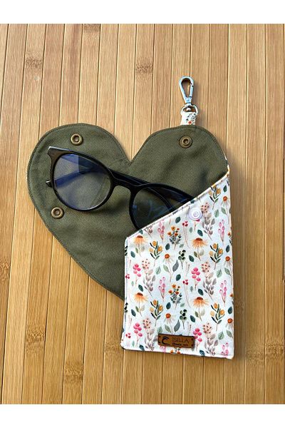 İsella Heart Motif Glasses Case and Red Flower Khaki