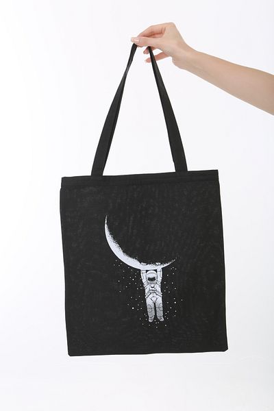 Baghashtag Astronaut Holding the Moon Printed Black Cloth Bag