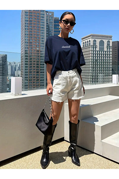 Trend Sizde Жіноча темно-синя класична футболка з принтом спереду великого розміру