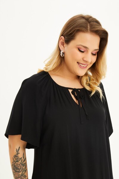 MYLİNE Φόρεμα με βολάν με μανίκια μανδύα