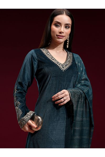 Vishudh By Styli Women Teal Embroidered Velvet Kurta Set