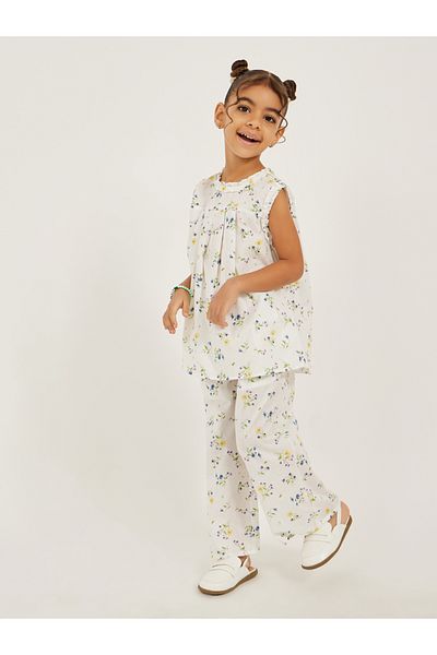 Styli Floral Printed Sleeveless Pleated Top
