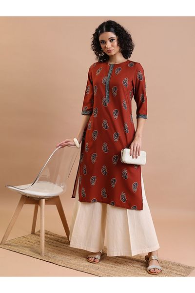 Vishudh By Styli كورتا مزخرفة بزخارف عرقية مع فتحة مفتاح في الرقبة وخيط