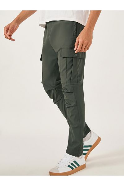 Fort Collins By Styli Men Solid Straight Leg Cargo Pants