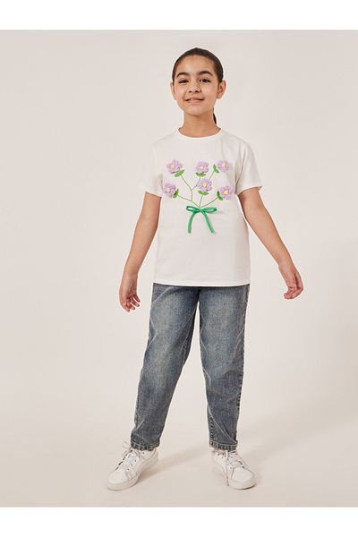Styli Flower Applique Short Sleeve T-Shirt