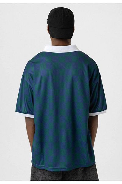 İLKCET MODA Λεπτομέρεια γιακά καρό μπλουζάκι Oversize
