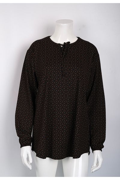 MUSTÜN Lace-up Collar Blouse