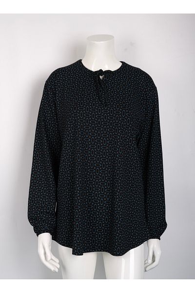 MUSTÜN Lace-up Collar Blouse