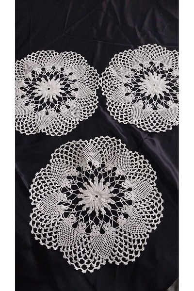 Papatyam Hand Knitted 3 Pcs Medicine Business 25cm Diameter Lace / Vintage / Dowry Cotton