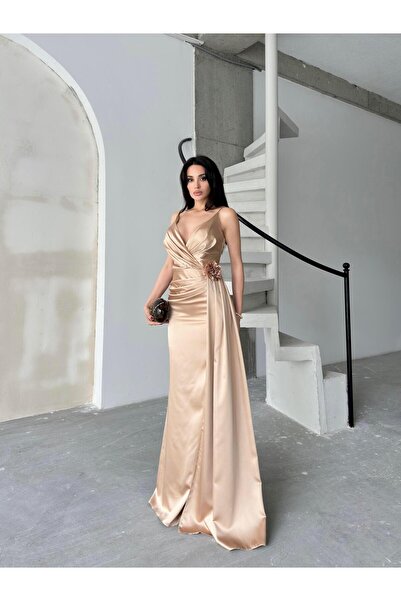 Serica Moda Μπεζ λεπτό λουράκι με λεπτομέρεια λουλουδιών βραδινό φόρεμα