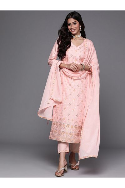Libas By Styli طقم كورتا وبنطلون سادة من قماش زاري من مزيج الحرير مع دوباتا مزخرفة بالشيفون