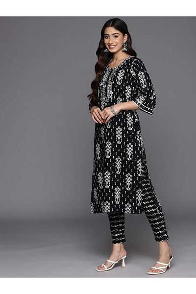Libas By Styli All-Over Print Straight Fit Kurta with Trousers and Dupatta
