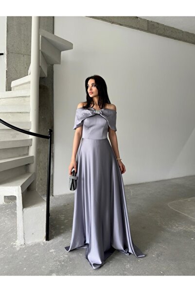 Serica Moda Γκρι βραδινό φόρεμα με πέτρινο φιόγκο στο μπροστινό μέρος